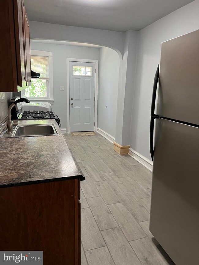 4104 Vernon Rd unit 1ST FLOOR, Drexel Hill, PA 19026 - photo 6