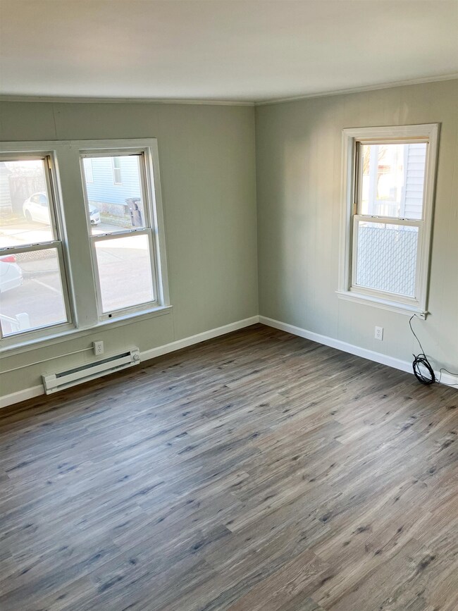 90-92 Tolles St, Nashua, NH 03064 - photo 7