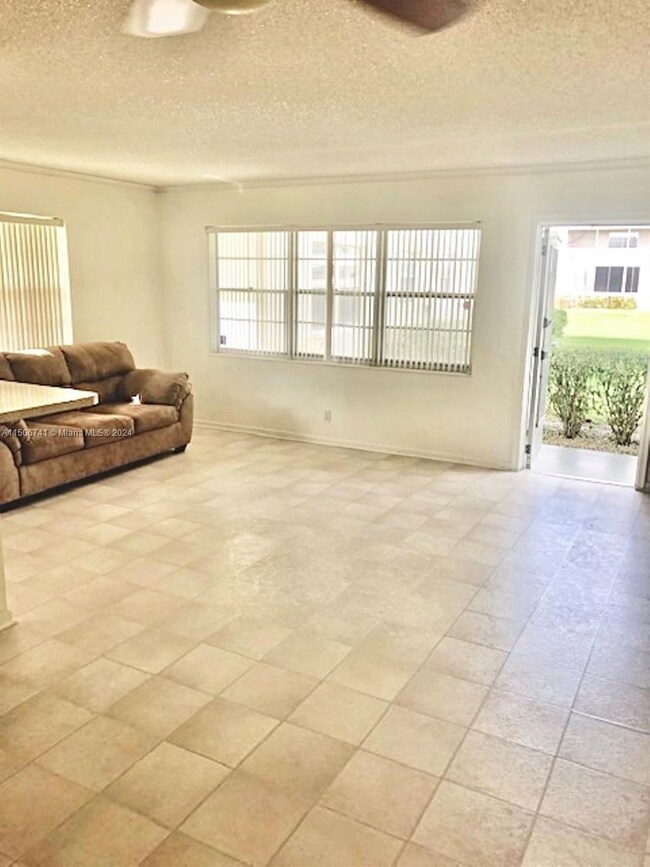 316 Camden N, West Palm Beach, FL 33417 - photo 3