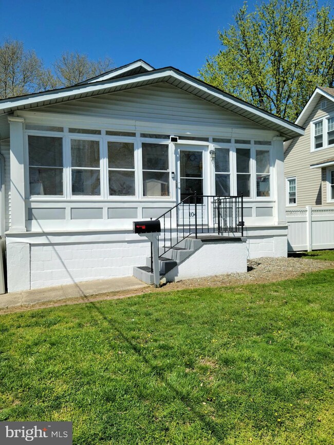 104 Glenside Ave, Newport, DE 19804 - photo 2