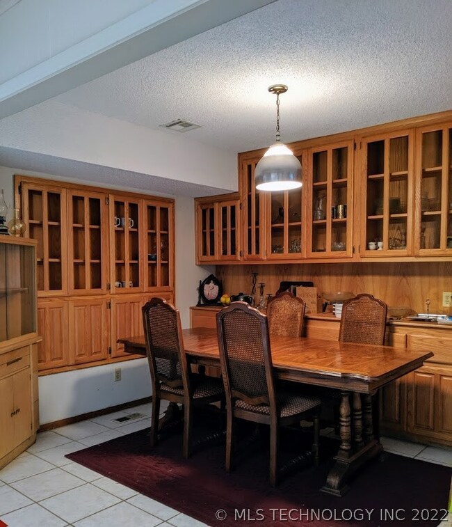 BEAUTIFUL BUILT INS IN FORMAL DINING AREA