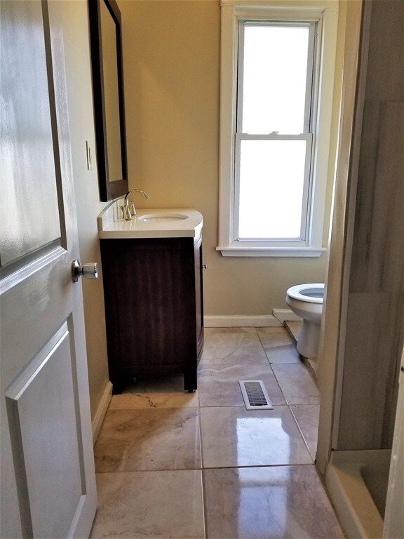 19 Merrick Ave, Springfield, MA 01109 - photo 4