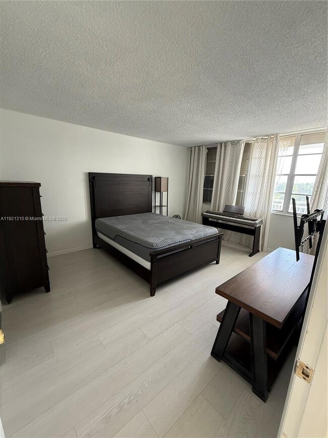 Crestview Towers unit 518, North Miami Beach, FL 33162 - photo 5
