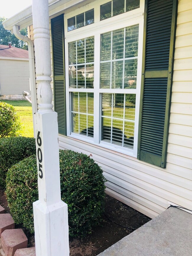 605 Highpoint Dr, Hopkinsville, KY 42240 - photo 2