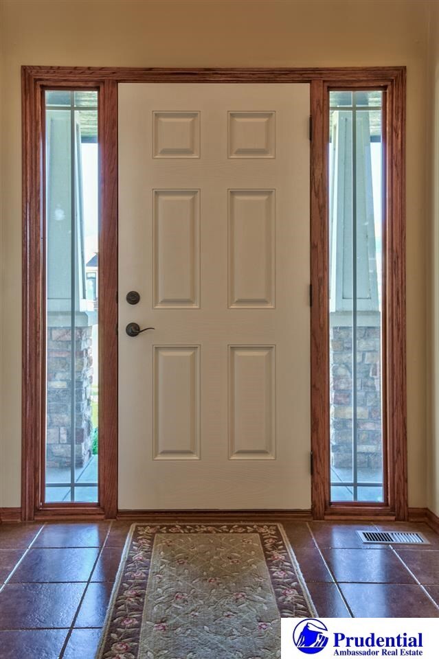 Open 2-story tiled entry.  Elegant!
