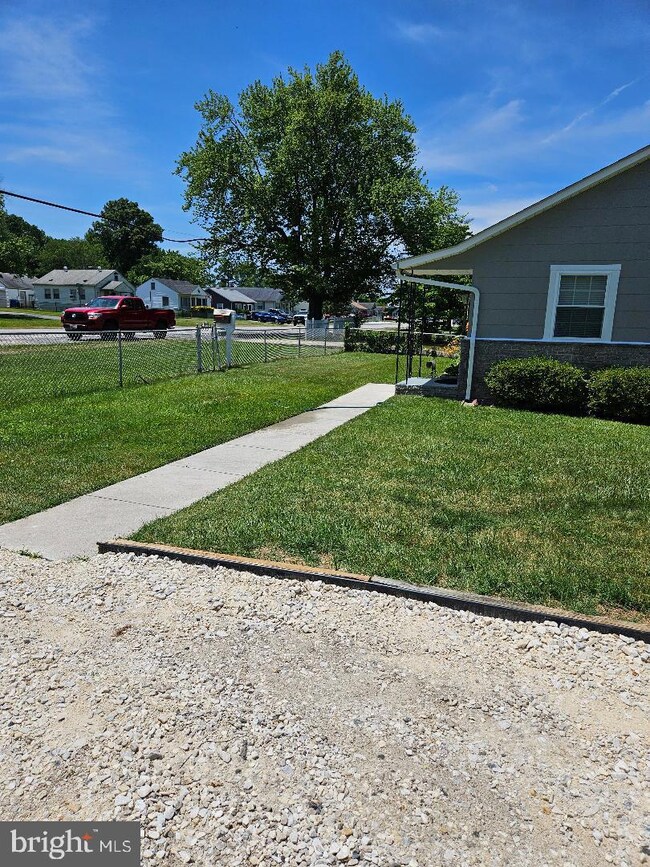 558 Compass Rd E, Middle River, MD 21220 - photo 4