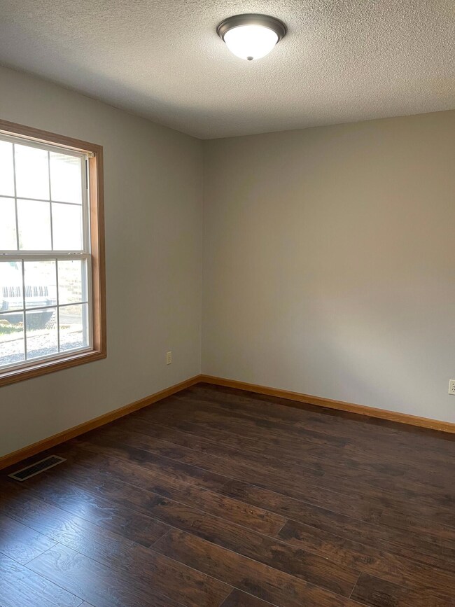 801 Foxx Bed 2