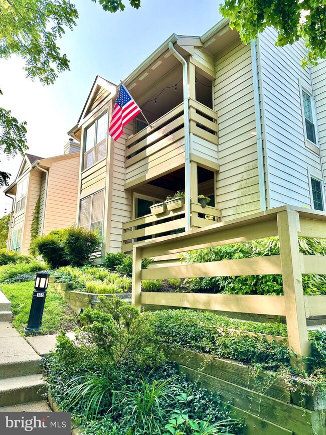 6611 Jupiter Hills Cir unit D, Alexandria, VA 22312 - photo 2