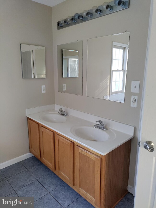 6399 Etheridge Ln, Manassas, VA 20112 - photo 5