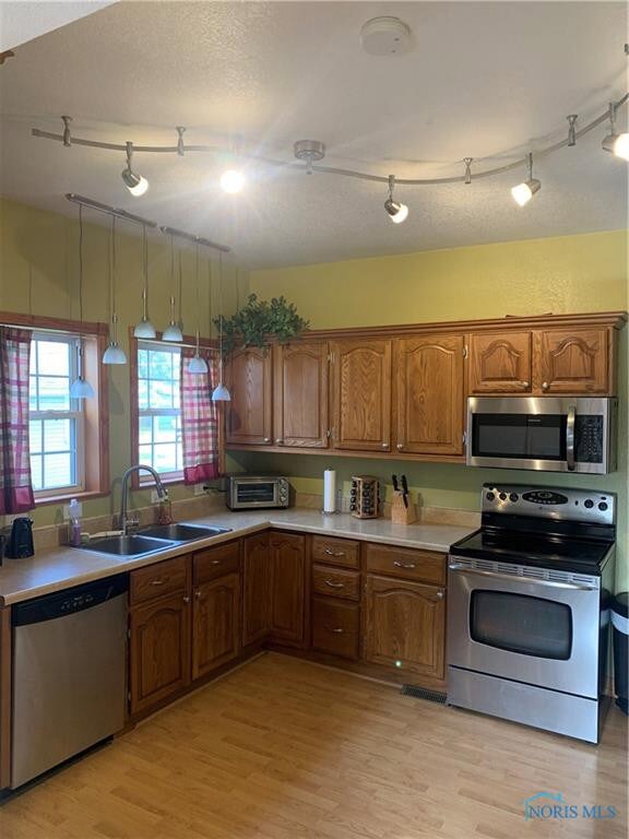 519 Defiance Ave, Findlay, OH 45840 - photo 6