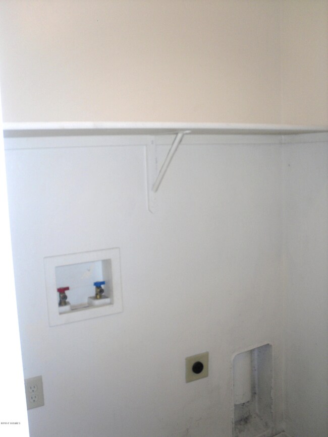 Navajo Apartment Interior Pics 002