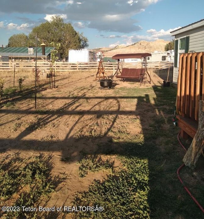 507 Maple St, La Barge, WY 83123 - photo 2