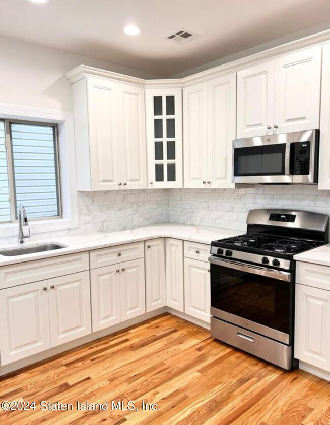 87 Coddington Ave unit 1, Staten Island, NY 10306 - photo 3