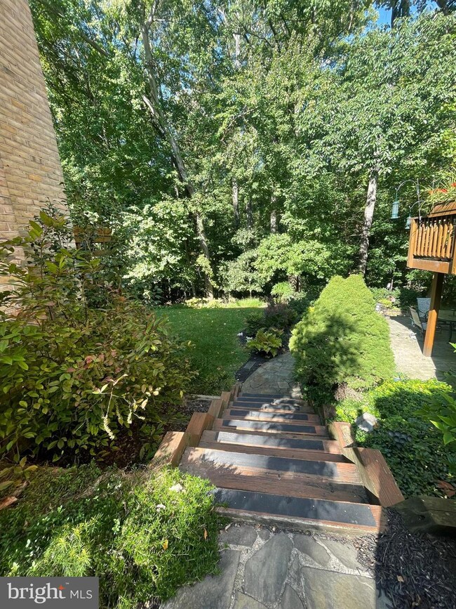 11555 Pine Cone Ct, Reston, VA 20191 - photo 3