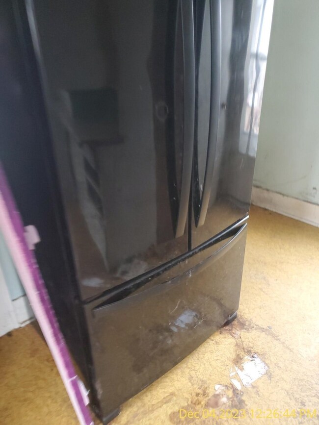 840 W Elk St, Freeport, IL 61032 - photo 5