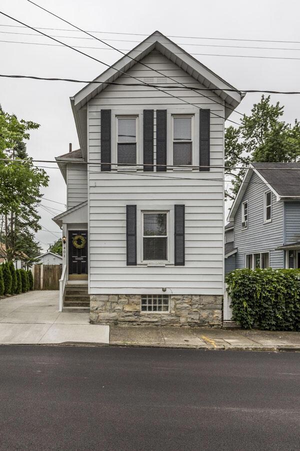 401 Zimpfer St 03