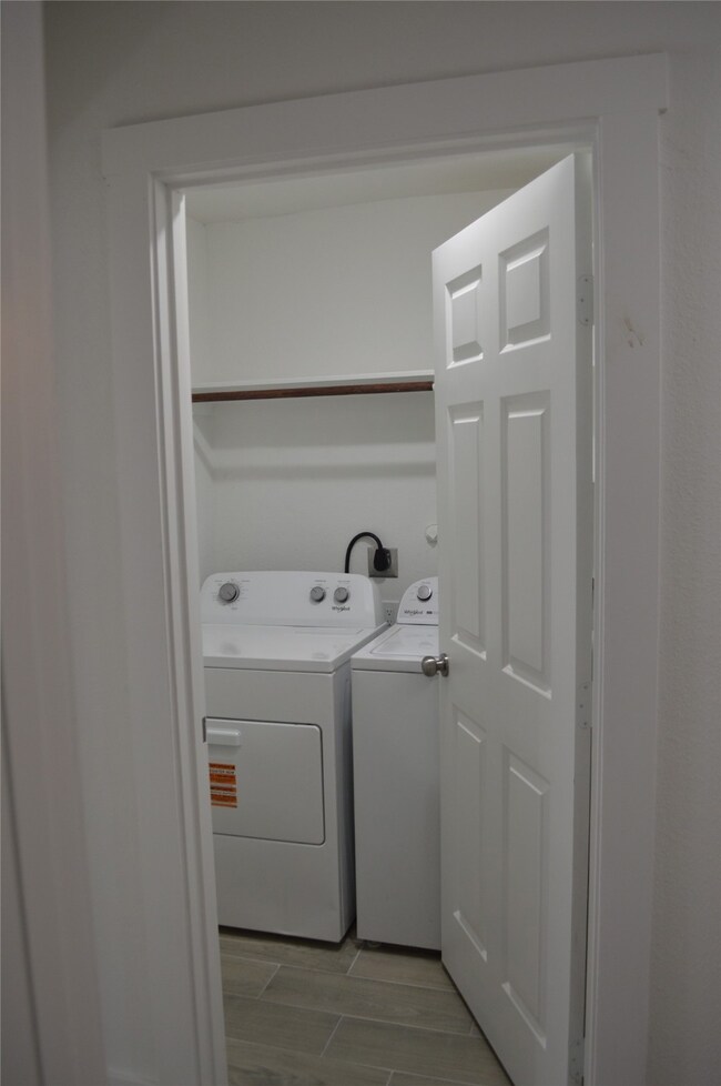 214 Basswood Dr unit A, Spring, TX 77386 - photo 6