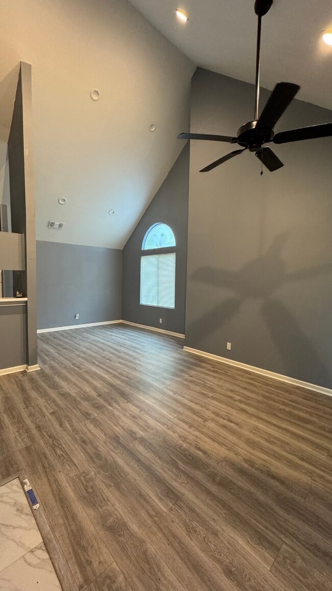 14550 Fonmeadow Dr unit 900, Houston, TX 77035 - photo 6