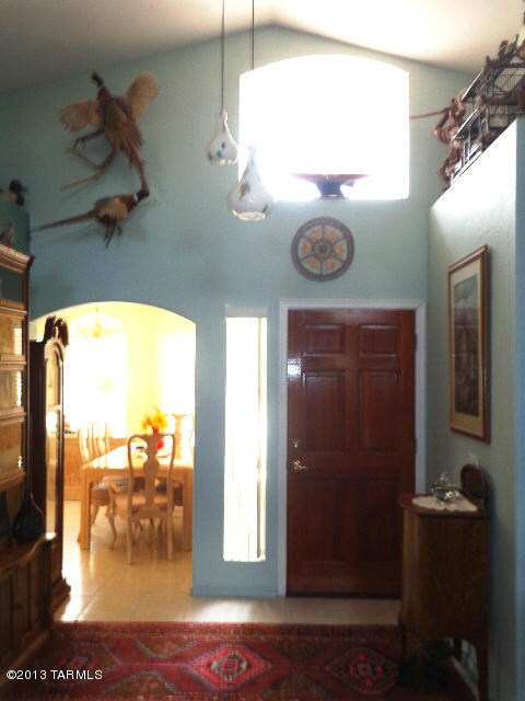 Interior front entry w/vaulted ceilings