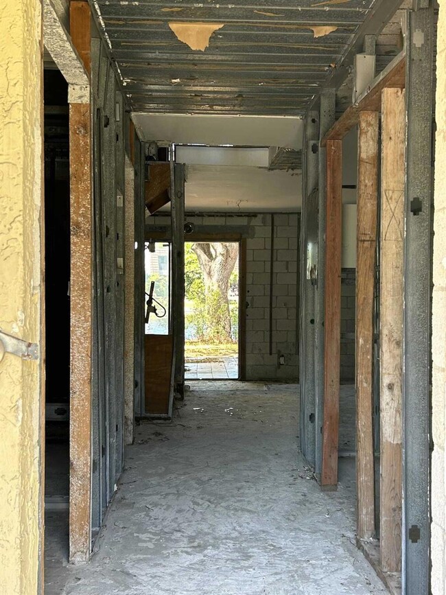 8921 Palm Tree Ln unit 8921, Pembroke Pines, FL 33024 - photo 4