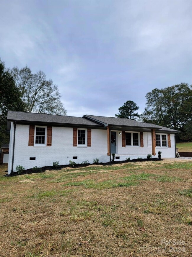 619 Blythe St, Shelby, NC 28152 - photo 2