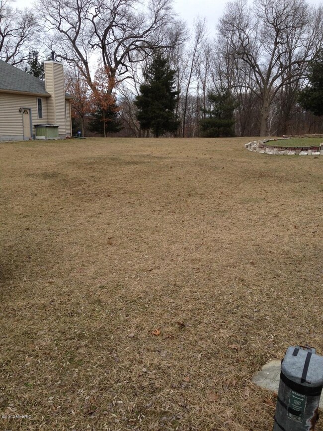 Mogan side yard