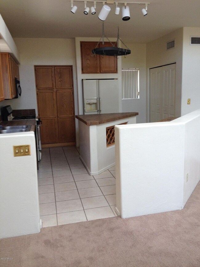 4255 N Rillito Creek Place, Tucson, AZ 85719 - photo 7