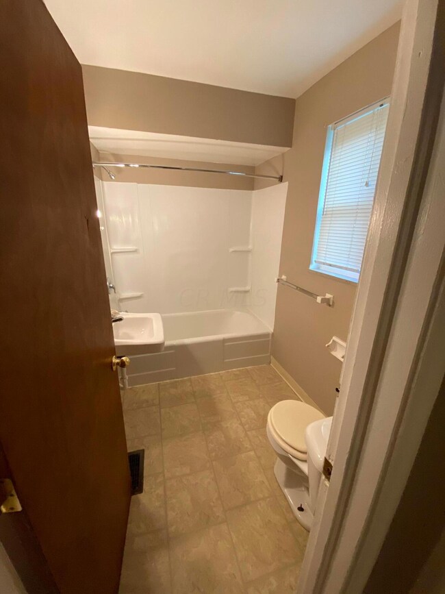 219 N James Rd, Columbus, OH 43213 - photo 3