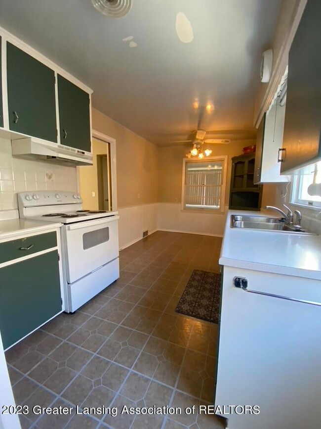 1315 Berten St, Lansing, MI 48910 - photo 7