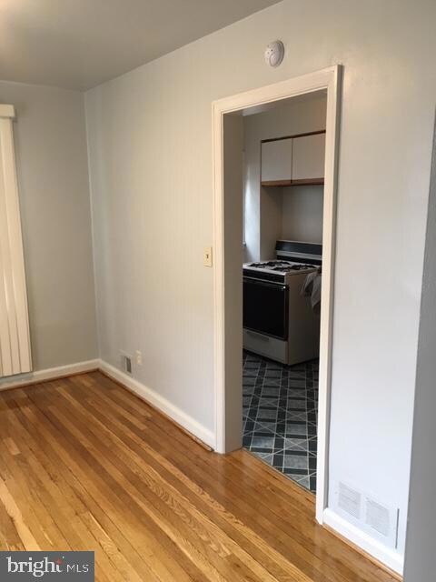 4530 Mountview Rd, Baltimore, MD 21229 - photo 3