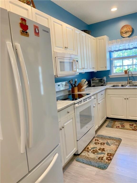 Lovely white cabinets