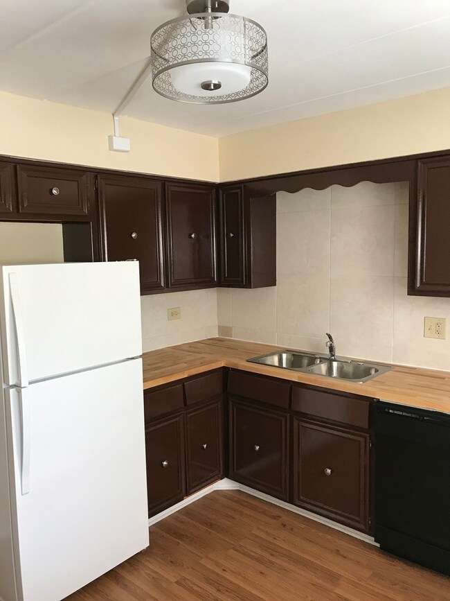 15W630 Lexington St unit 2A, Elmhurst, IL 60126 - photo 2