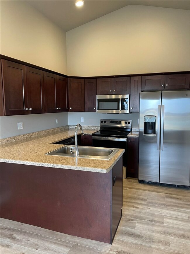 3155 Lampe Ln unit D, Coralville, IA 52317 - photo 4