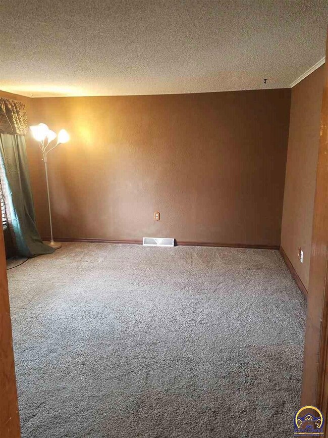 6624 NW Elmont Rd, Topeka, KS 66618 - photo 3