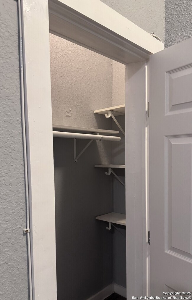 248 Clifford Ct unit 102, San Antonio, TX 78210 - photo 5