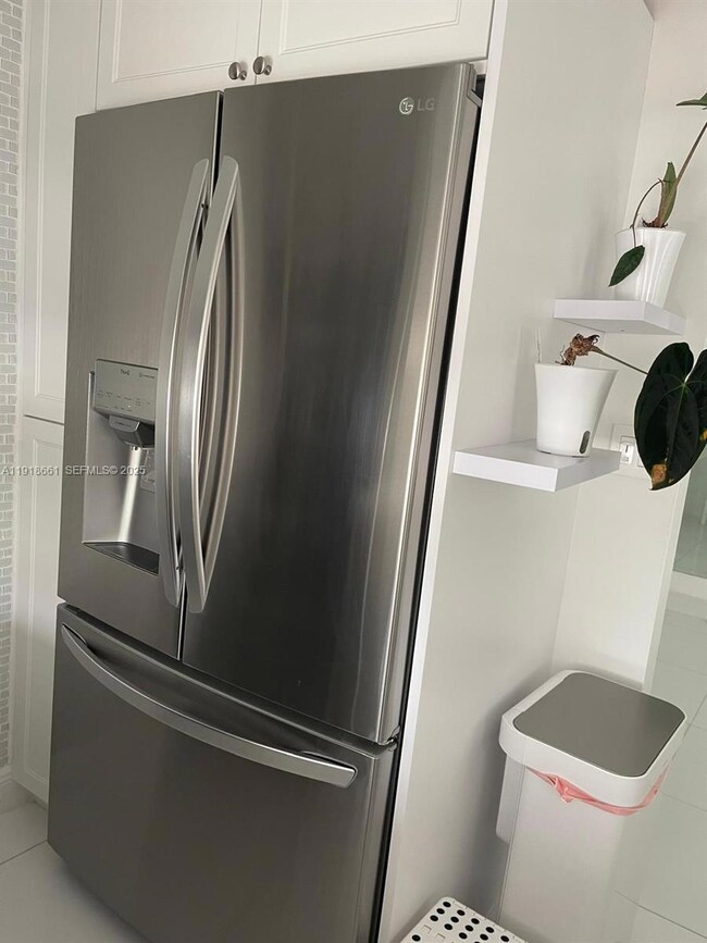 Plaza of the Americas unit 716, Sunny Isles Beach, FL 33160 - photo 3