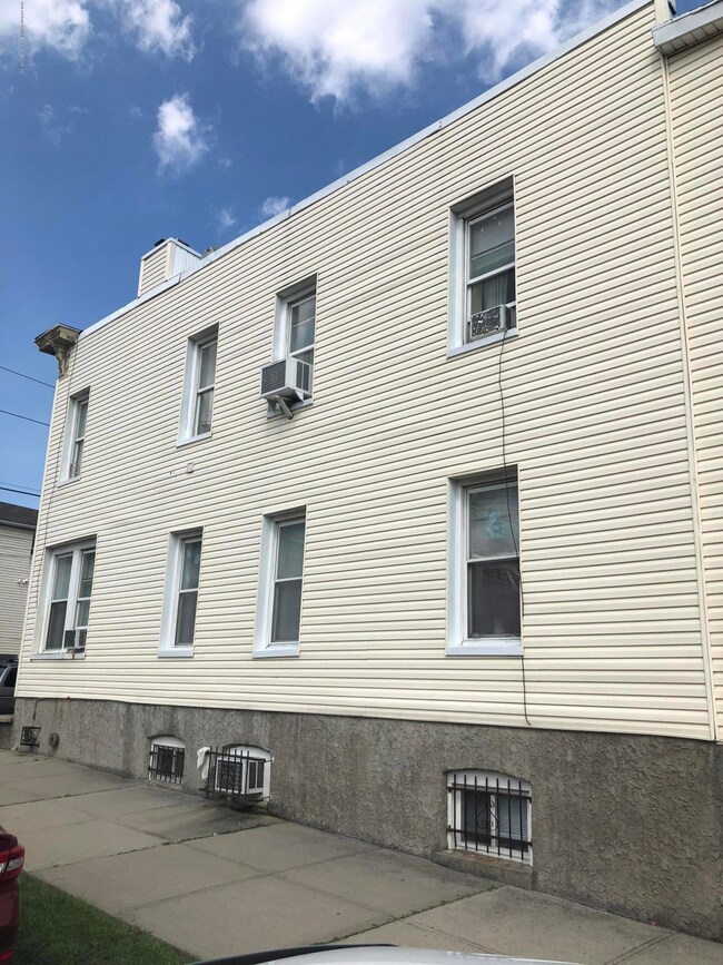 188 Cedar Ave, Staten Island, NY 10305 - photo 3