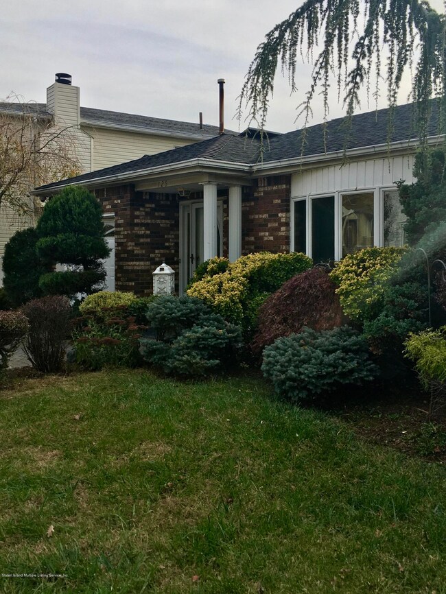 FRONT OF HOUSE