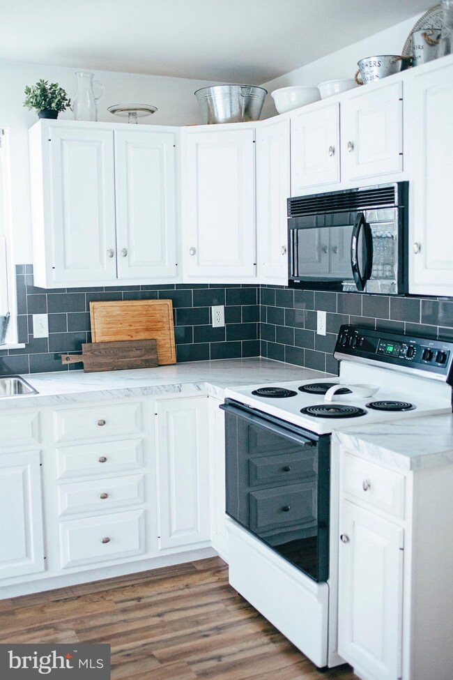 415 Martin Ave, Mount Joy, PA 17552 - photo 3