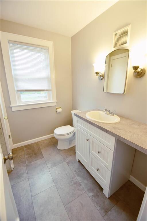 1038 Blue Valley Dr, Pen Argyl, PA 18072 - photo 6