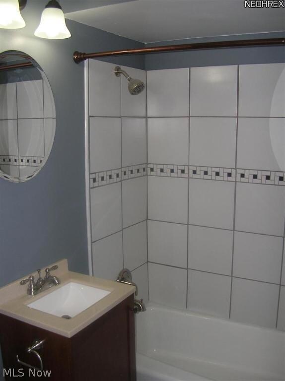 21410 Gardenview Dr, Maple Heights, OH 44137 - photo 3