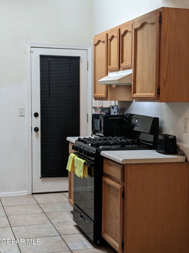 14257 Bryce Dr, Horizon City, TX 79928 - photo 5