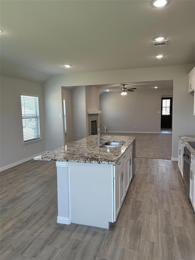 436 Rose Ave, Cleburne, TX 76033 - photo 4