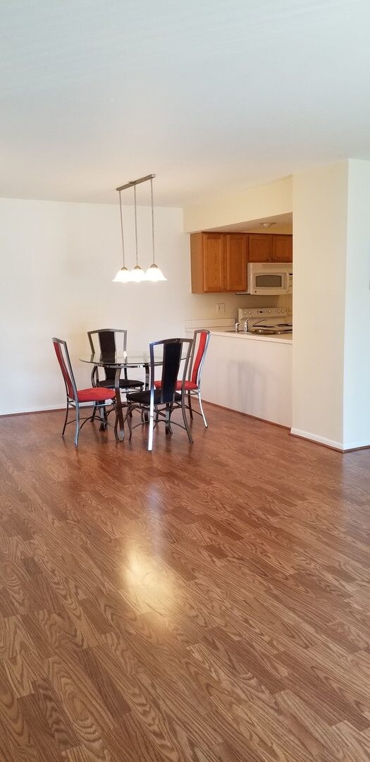 1802 Plum Grove Rd unit 2D, Rolling Meadows, IL 60008 - photo 2