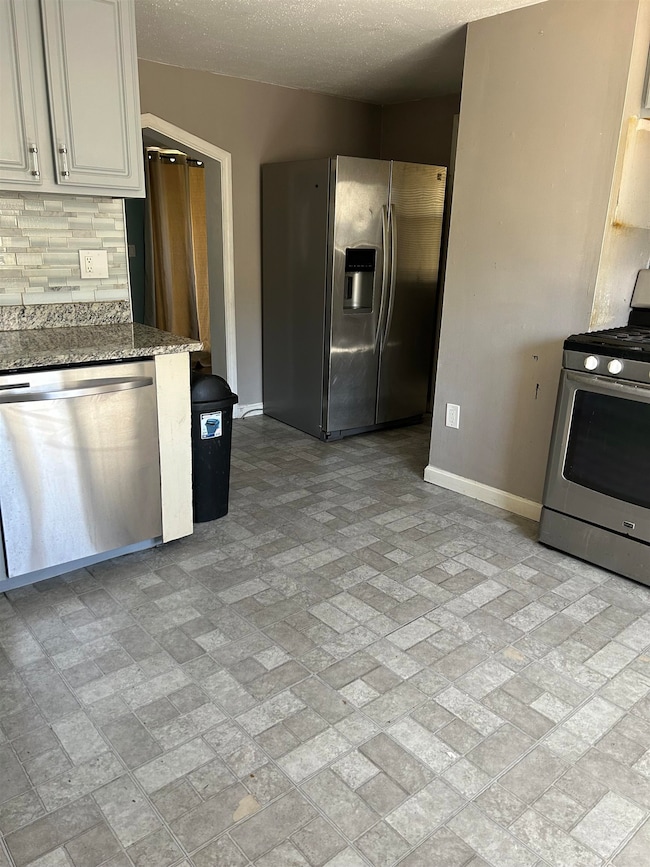 13 Grove St, Nashua, NH 03064 - photo 4