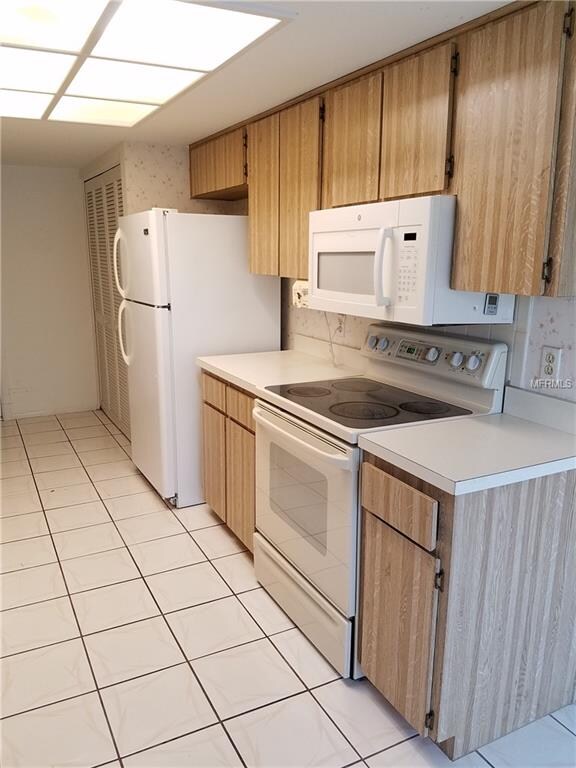 Kitchen - Right View