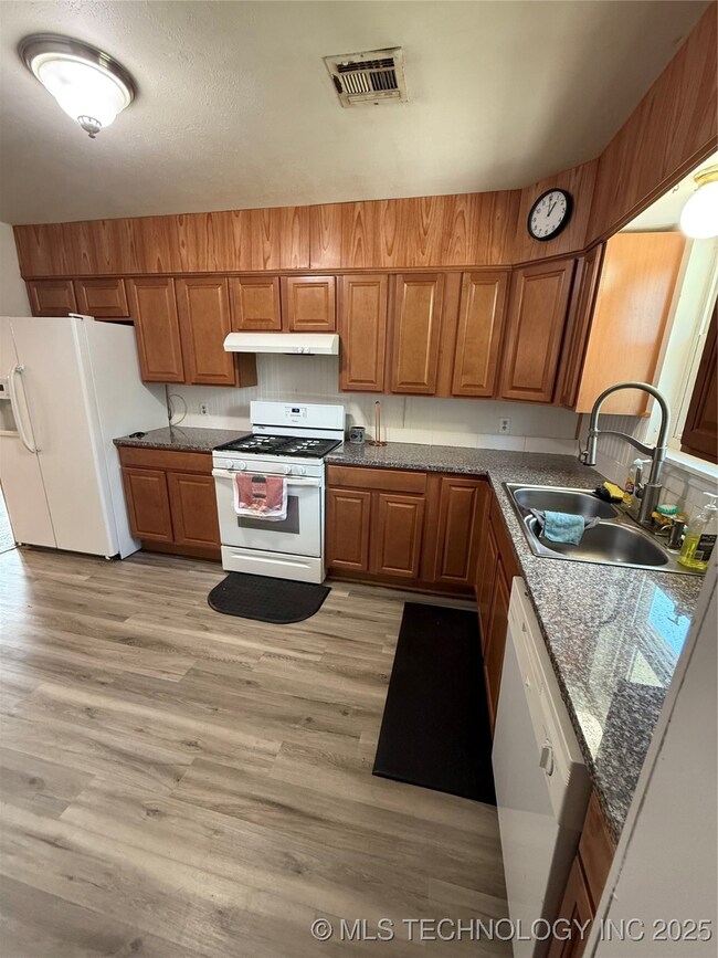 32061 S Highway 69, Big Cabin, OK 74332 - photo 4