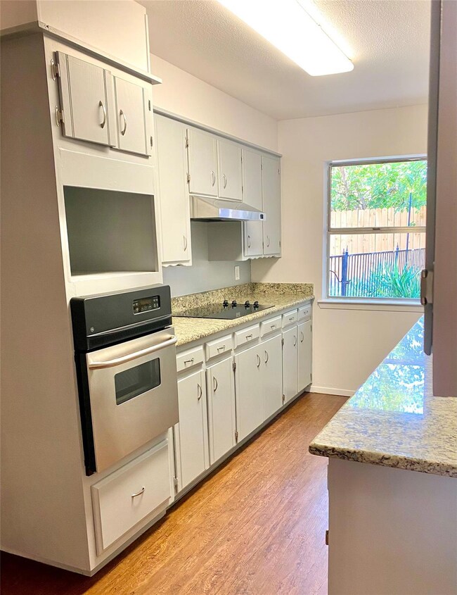 10 Brookhollow Cir, Gainesville, TX 76240 - photo 2