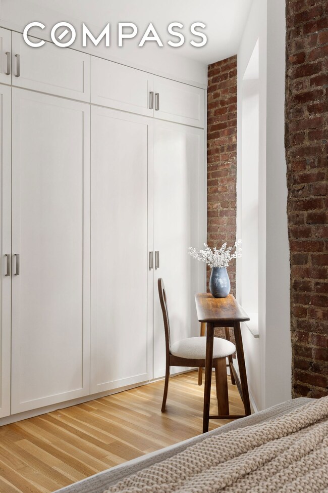 323 W 11th St unit 4W, New York, NY 10014 - photo 5