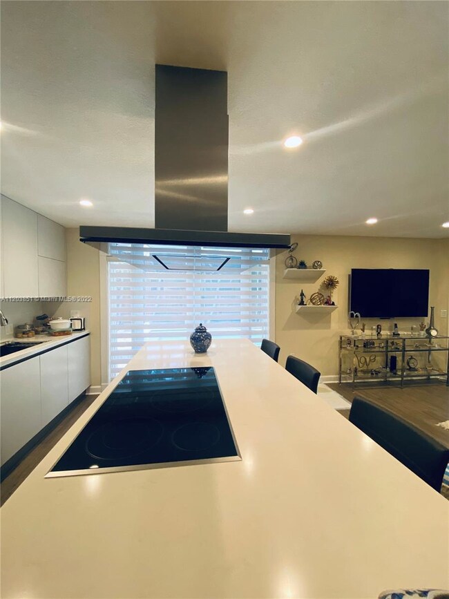 11035 NW 47th Ln, Doral, FL 33178 - photo 6